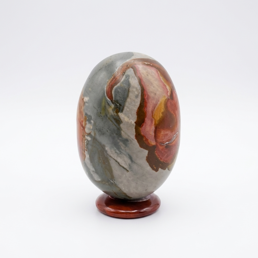 Polychroom Jaspis op Carneool sculptuur