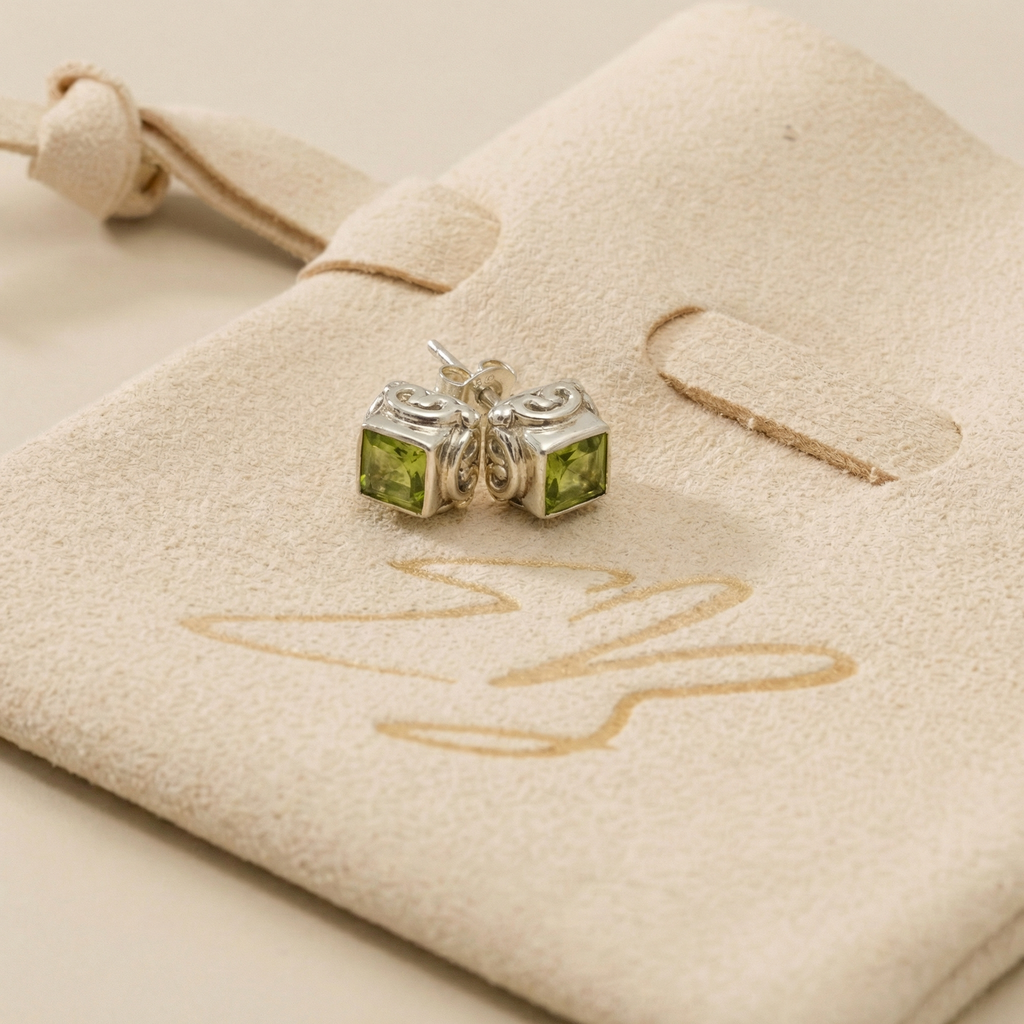 Zilveren oorstekers Peridoot