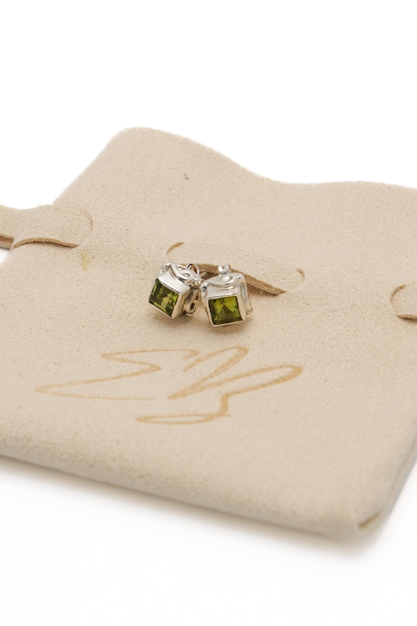 Zilveren oorstekers Peridoot | Energiebazen